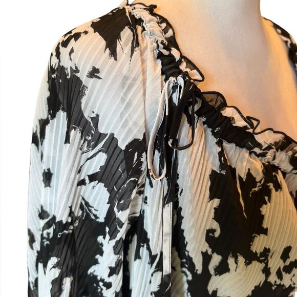 Lane Bryant Blouse Black White Floral Chiffon Pleated Lined Womens 26/28 NEW - Picture 5 of 12